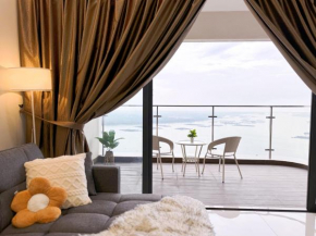Muji Full Seaview Royal Strand with 2CarParks FOC Netflix Access and Youtube Premium 3Beds 3Bath for 6-12pax by Minshuku